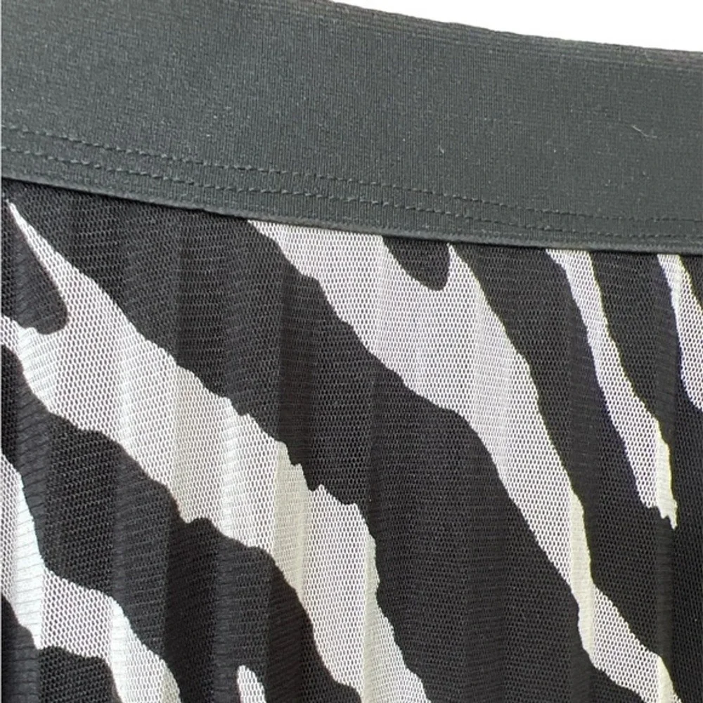 Know One Cares Zebra Print Pleated Midi Skirt Black & White Animal Print Size M‎